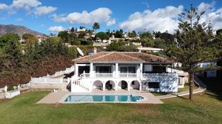 Casa  Calle olivos de sierrezuela. Villa independiente con piscina en la sierrezuela