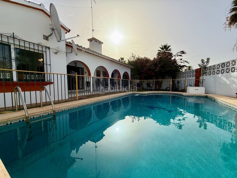 Foto 119d5c0e-2282-4571-8e96-45899e6f637d. Casa amb calefacció aparcament piscina a Las Brisas Marbella