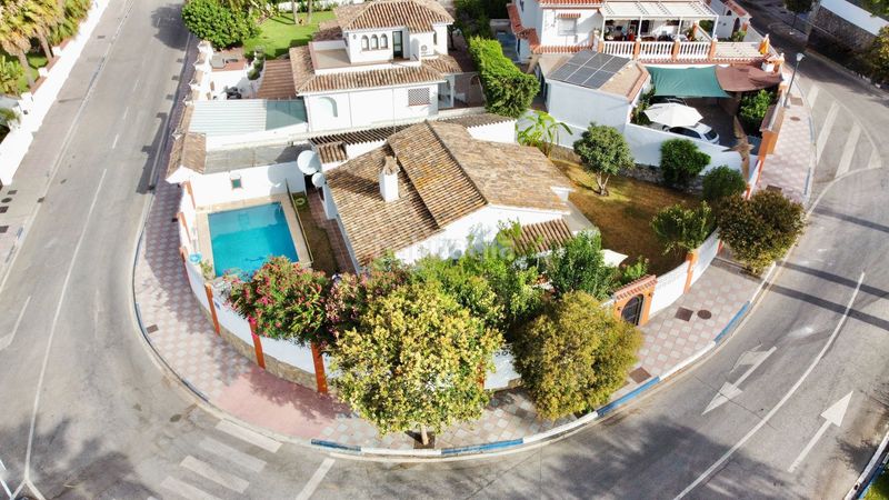 Foto 54b16f65-b496-4cd9-ae84-e995569cce5c. Casa amb calefacció aparcament piscina a Las Brisas Marbella