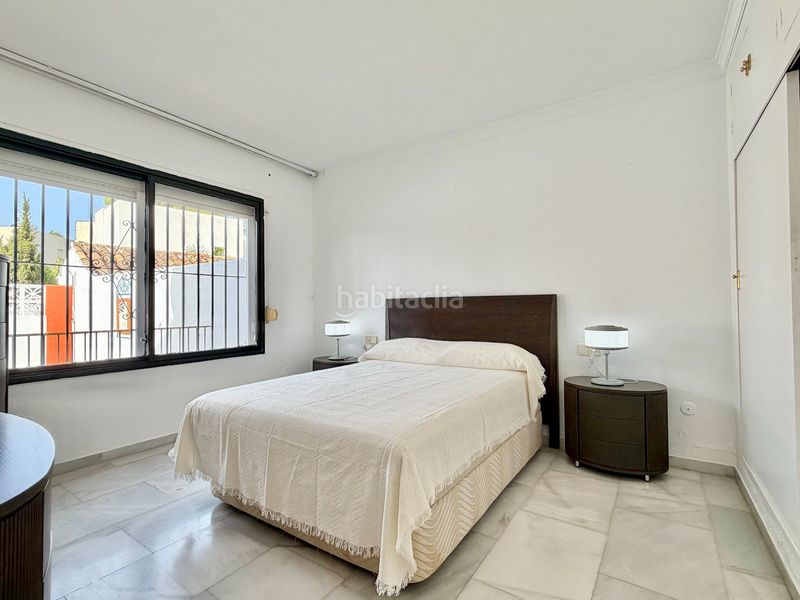 Foto 5db90f7e-1f8b-4d59-ad62-88826e28236e. Casa amb calefacció aparcament piscina a Las Brisas Marbella