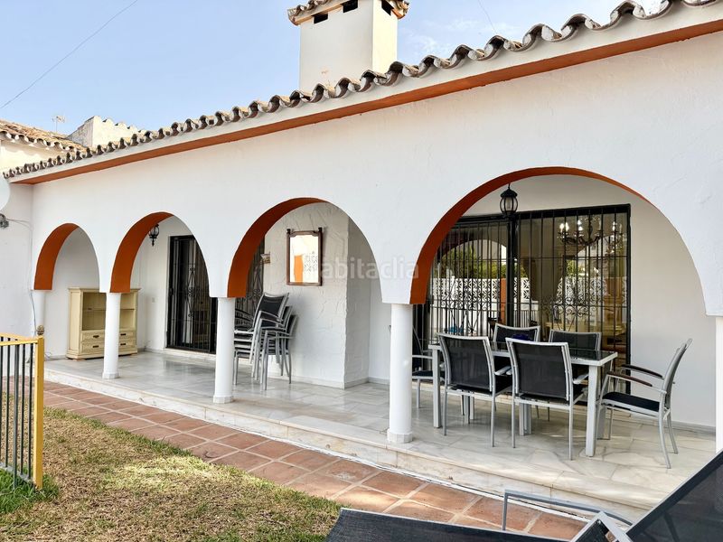 Foto 84838e99-99a6-4837-baf1-ef789a7d7306. Casa amb calefacció aparcament piscina a Las Brisas Marbella
