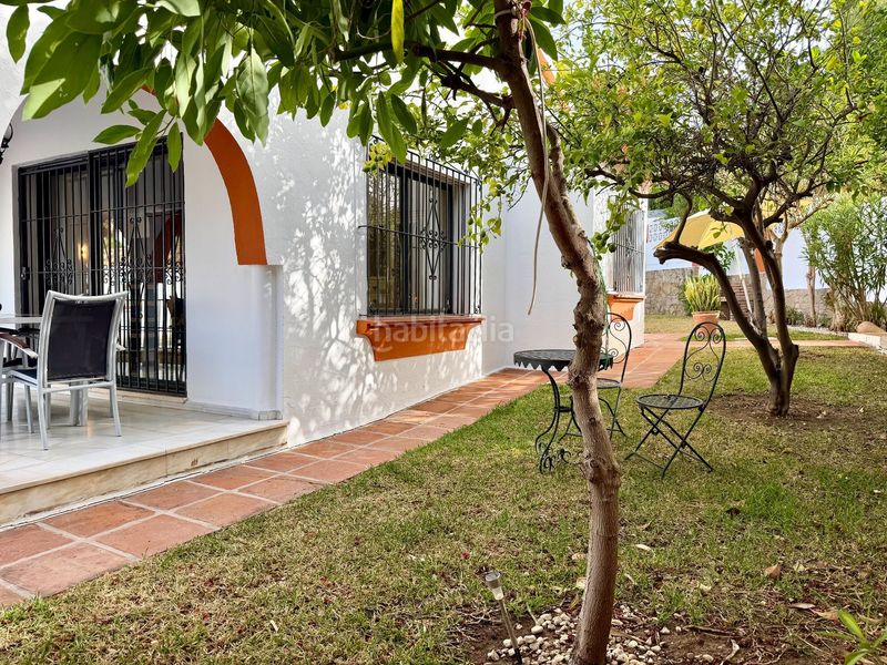 Foto 9cf606a5-5dff-47c3-9953-08f1a055abf8. Casa amb calefacció aparcament piscina a Las Brisas Marbella