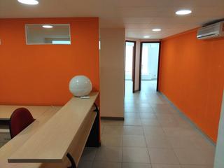 Location Bureau à Centre. Centro la riera, junto ayuntamiento, local oficina en primer pis
