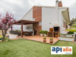 Maison à Premià de Dalt. Producto apialia.bonita casa esquinera de 285m2 construidos 225m