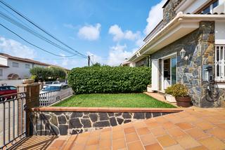 Lloguer Casa aparellada a Vilassar de Dalt. Casa adosada con piscina, en las oliveras, junto acceso autopist