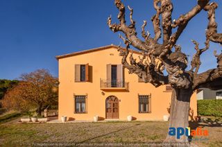 Casa a Can Sans. Producto apialia.presentamos esta majestuosa mas�a catalana, una