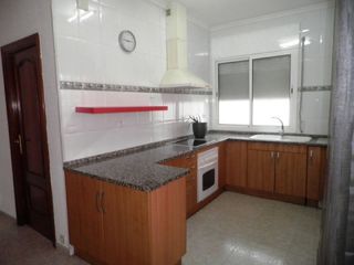 Flat in El Palau - Escorxador. Iinversionista piso alquilado con rentabilidad del 6  contrato v