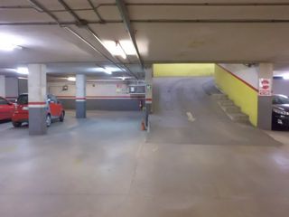 Parking coche en Centre. Zona carrer iluro torrijos, plaza de garaje en venta, bien situa