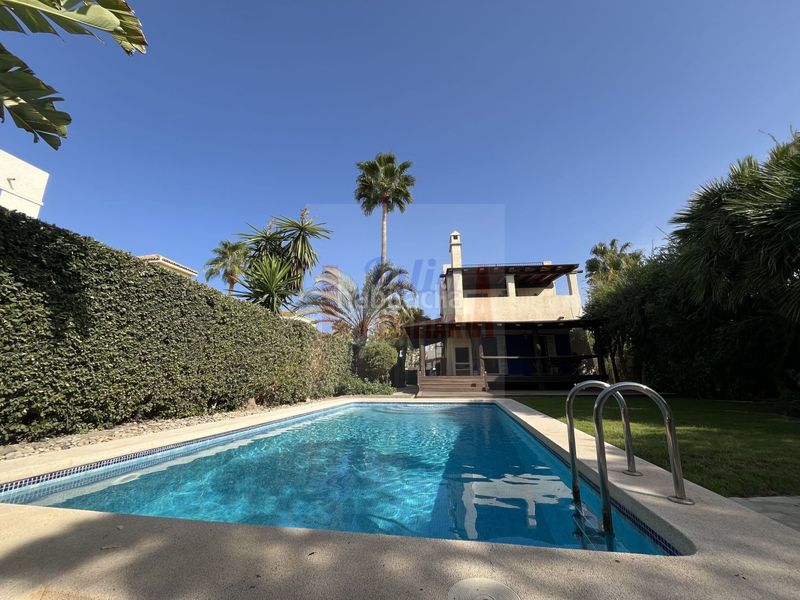 Foto 0a954fc9-4261-4c8c-a29b-0f0d3a87cbee. Xalet amb calefacció aparcament piscina a Cala Marqués Vera