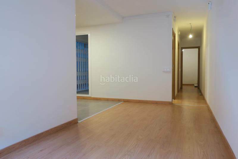 Foto c2fb28af-7624-49db-9732-d8961154ecb1. Piso en El Raval Santa Coloma de Gramenet