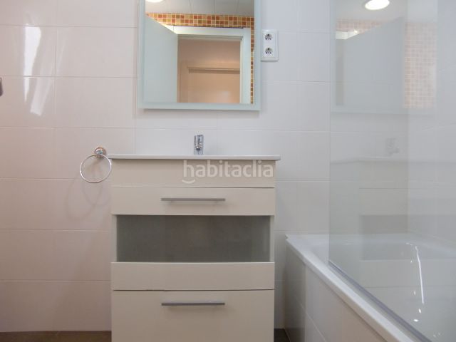 Foto 0197b176-74de-4057-bbbd-e85101d25123. Àtic amb calefacció a Riu Nord Santa Coloma de Gramenet