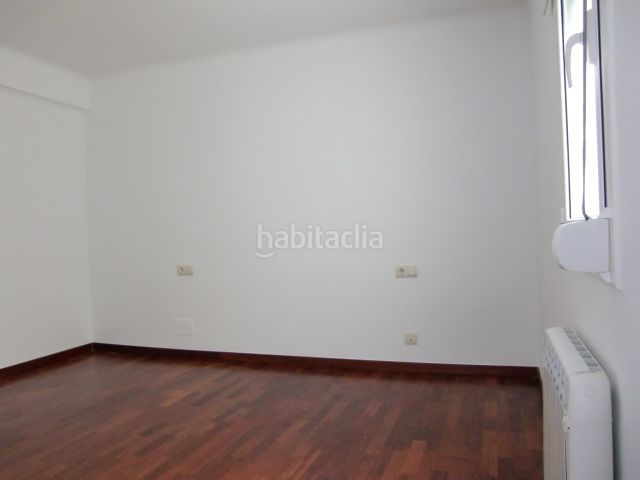 Foto 0bbb0d0a-8ff7-4127-bdda-0367c65972d2. Àtic amb calefacció a Riu Nord Santa Coloma de Gramenet