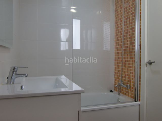 Foto 6753546d-92e7-4752-aa34-d869deaaab61. Àtic amb calefacció a Riu Nord Santa Coloma de Gramenet