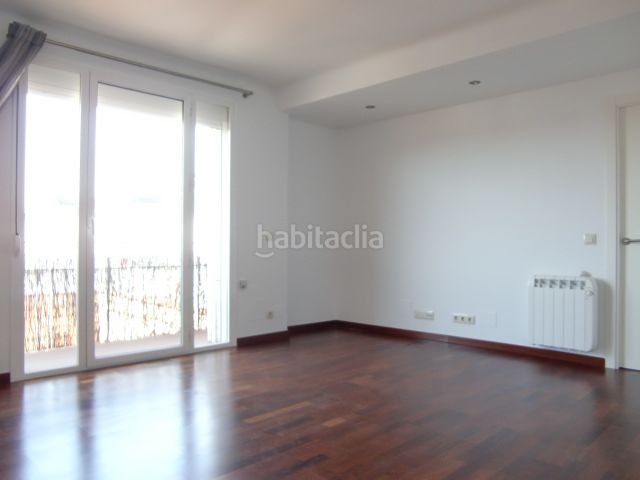 Foto 728d3ee0-db42-4723-858a-7273700c85ac. Àtic amb calefacció a Riu Nord Santa Coloma de Gramenet
