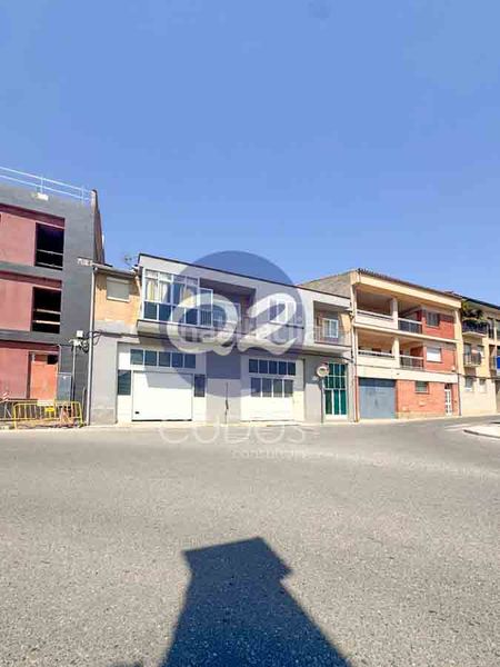 Foto 3a0a1d37-04be-415a-96cf-73bc80d75f5e. Xalet amb xemeneia calefacció aparcament piscina a Balaguer