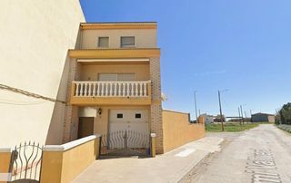 Casa a schiera  Vallverd. Casa adosada en linyola