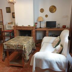 Apartament a Benaocaz. Apartamento de reciente construcción con patio y situado en barr