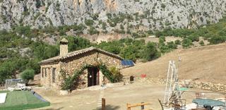 Masia a Ubrique. Casa de piedra natural con parcela, piscina y vistas increibles.