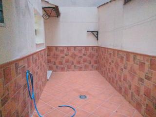 Alquiler Piso en Avenida sierra de ubrique 10. Piso planta bajo con patio