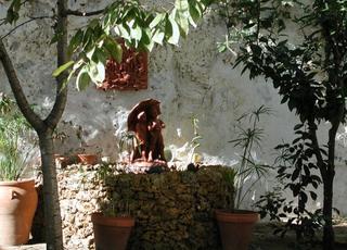 Masía en Villaluenga del Rosario. Casa de pueblo tradicional con patio andaluz espectacular.
