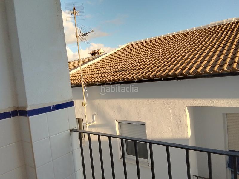 Foto 0ab9e1ca-65a7-4093-9225-5e69f7f1c540. Casa adossada amb xemeneia a Villaluenga del Rosario