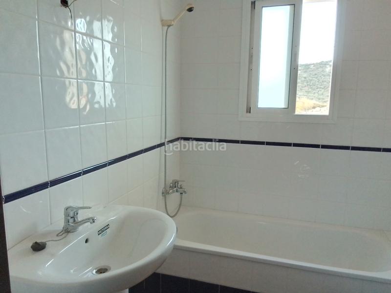 Foto 6f3821a9-3e9c-429b-b284-e00deff6dbc8. Casa adossada amb xemeneia a Villaluenga del Rosario