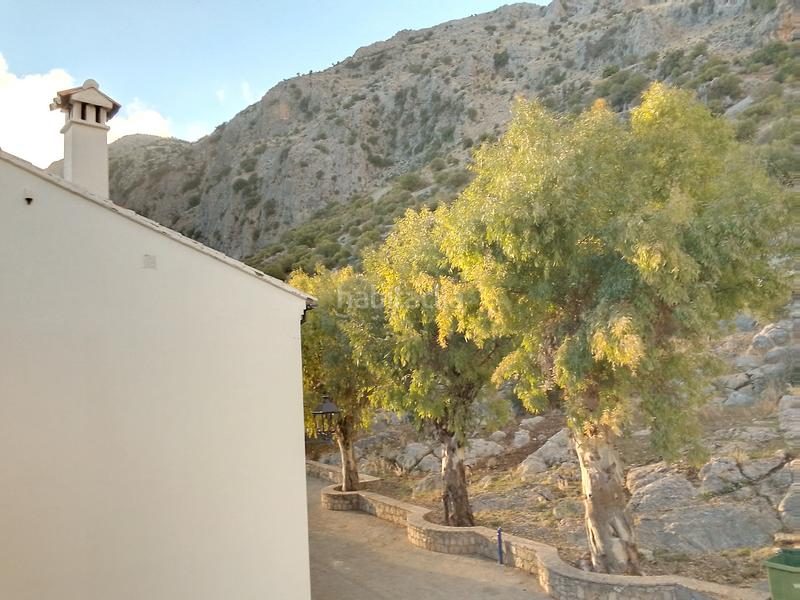 Foto b85e6d49-c2d6-4b03-b0ab-ead5f9f45d6c. Casa adossada amb xemeneia a Villaluenga del Rosario