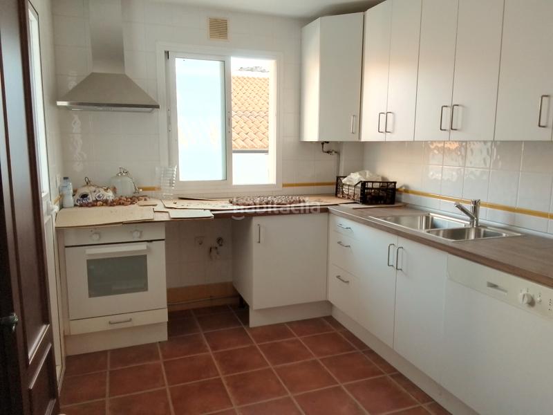 Foto b9517483-13a7-4c33-b9f4-9d8b1c817904. Casa adossada amb xemeneia a Villaluenga del Rosario