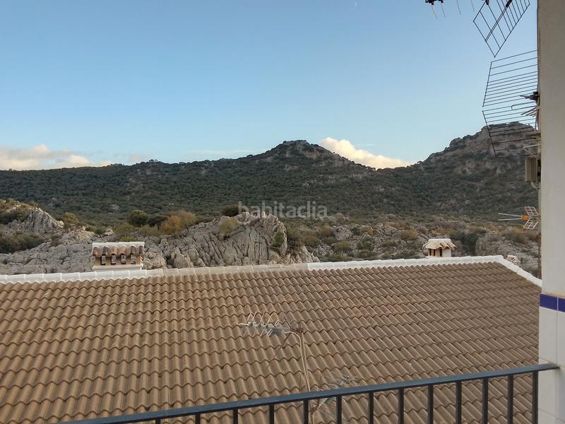 Foto d48dec06-4822-484c-971c-6453a0f329de. Casa adossada amb xemeneia a Villaluenga del Rosario