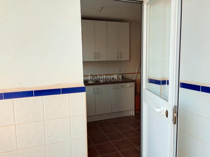 Foto e133dc8e-54f7-46f2-a785-bfffba9918d5. Casa adossada amb xemeneia a Villaluenga del Rosario