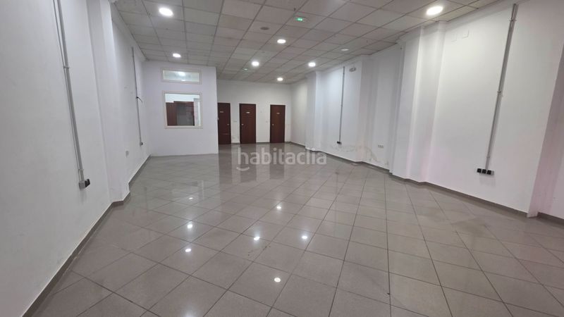 Foto 4fbeff5c-3399-4db7-a82d-70cb8e1dfd37. Local comercial a Ubrique