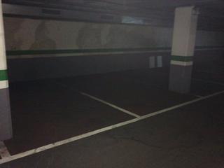 Lloguer Aparcament cotxe a Calle violant d'hongria 82. Plaza para coche pequeñomediano