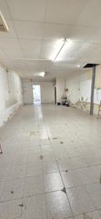 Local Comercial  Calle de b�jar. Espacioso local a pie de calle