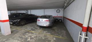 Aparcament cotxe  Carrer de francesc macià. Dos plazas de  aparcamento una al lado de la otra con independen