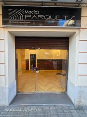 Affitto Locale commerciale in Carrer reina elisenda de monctada  16. Gran visibilidad