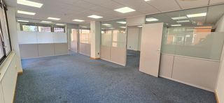 Rent Office space  Carrer de borrell. Oficina exterior muy luminosa y céntrica cl borrell