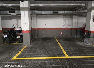 Car parking in Carrer sants 204. Magnifica plaza para coche mediano  grande