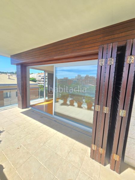 Foto 47ef68e0-0fb5-4db3-ae3c-832b660f89da. Alquiler dúplex con vistas a mar, ascensor a pk en Masnou (El)