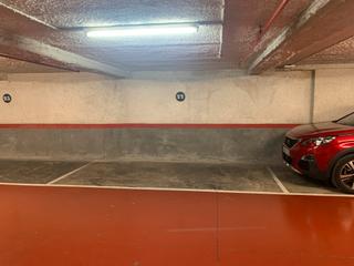 Aparcament cotxe a Carrer de provença 183. Plaça de parking de 10 m2