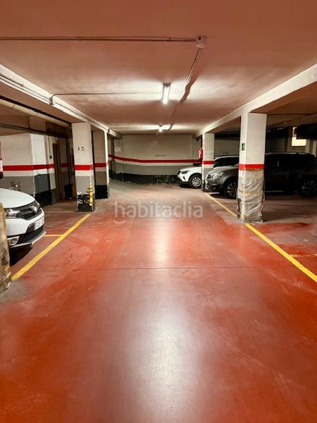 Foto b1cf6f60-8c42-443c-897b-4b883dd6ed62. Parking voiture dans Prosperitat Barcelona