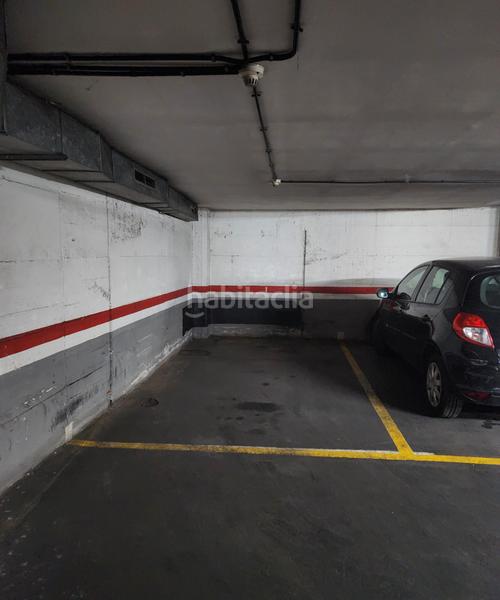 Foto f0c0fcd1-f80f-41e3-a8ca-94cb5c8089df. Autoparkplatz in Prosperitat Barcelona