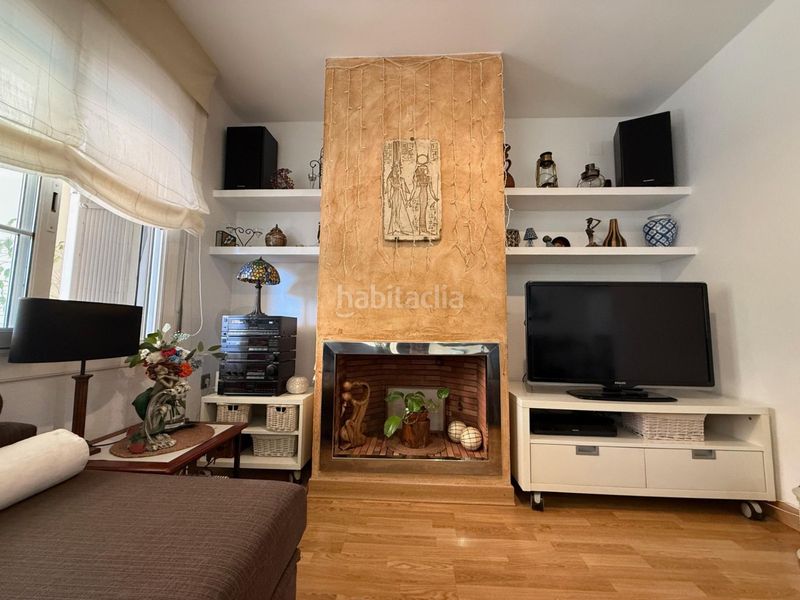 Foto 04df36e6-4d69-4802-929b-667d05f3b885. Casa adossada amb xemeneia calefacció aparcament a Barberà del Vallès