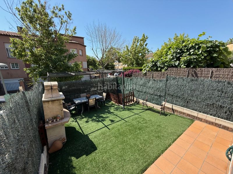 Foto 1139bb41-8fa6-4165-9fca-c3e763295730. Casa adossada amb xemeneia calefacció aparcament a Barberà del Vallès