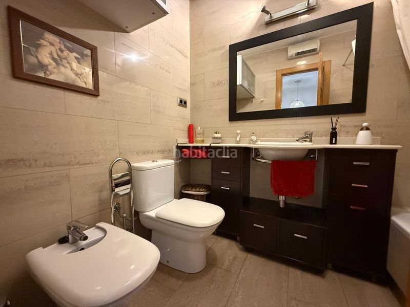Foto 15415b28-fb18-4e8f-9b2d-09bc265779c2. Casa adossada amb xemeneia calefacció aparcament a Barberà del Vallès