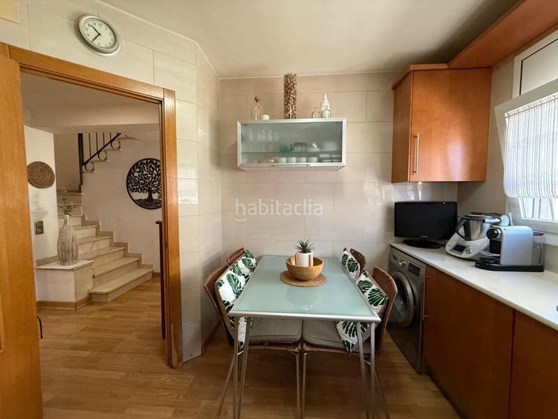 Foto 7a62df0b-9180-4327-990a-0012764fbf40. Casa adossada amb xemeneia calefacció aparcament a Barberà del Vallès