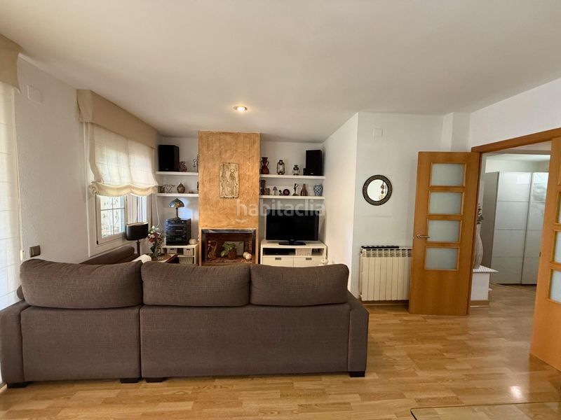 Foto ba8a2b66-8d61-47bc-b7d2-eac2ff8086c8. Casa adossada amb xemeneia calefacció aparcament a Barberà del Vallès