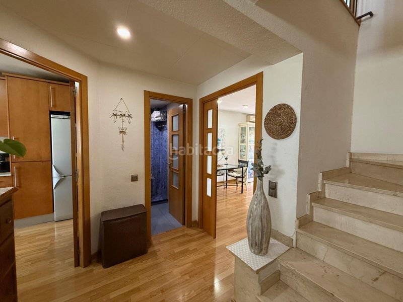 Foto bba077ab-4944-411b-9836-5a3c209f2379. Casa adossada amb xemeneia calefacció aparcament a Barberà del Vallès