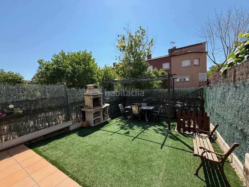 Foto c9371a8c-6732-420b-8bbe-ab50e3e525db. Casa adossada amb xemeneia calefacció aparcament a Barberà del Vallès