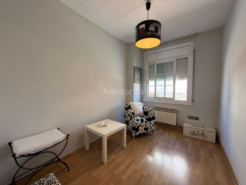 Foto fd17c933-d02a-49eb-87fc-483ae7345feb. Casa adossada amb xemeneia calefacció aparcament a Barberà del Vallès