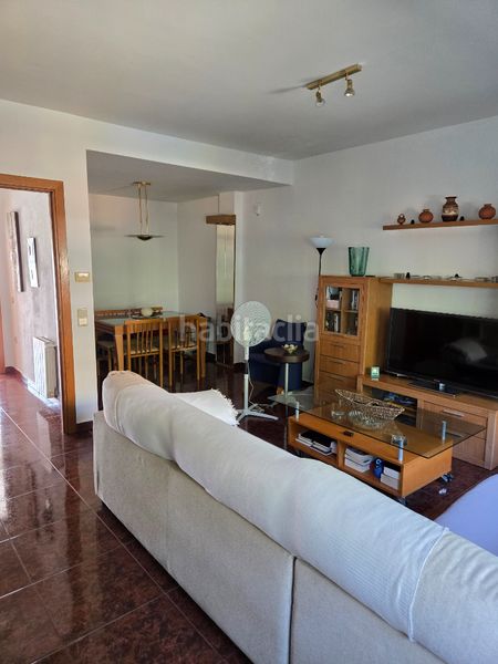 Foto 25a7f6a1-82f7-49ca-94da-192d6abbb2f2. Casa aparellada amb calefacció aparcament a Roc Blanc Terrassa